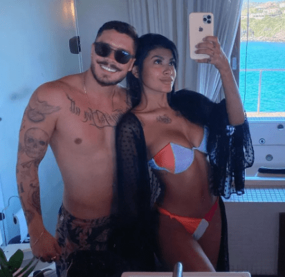 Pocah anuncia data de casamento com Ronan Souza