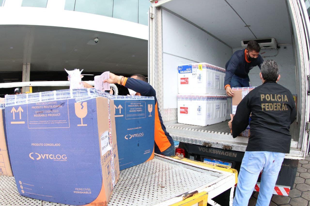 Mais doses de vacinas dos tipos AstraZeneca, Pfizer e Janssen chegam no AM