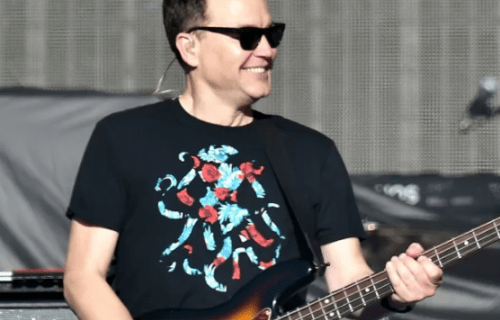 Mark Hoppus, baixista do Blink-182 diz que quimio está funcionando