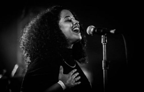 Moara, cantora brasiliense, é a primeira colocada em Festival Francês de Música
