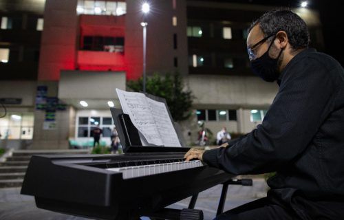 O Artista Visita leva concerto do Coral do Amazonas para equipes e pacientes do Hospital João Lúcio