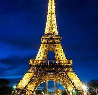 Torre Eiffel reabre ao público após oito meses de fechamento