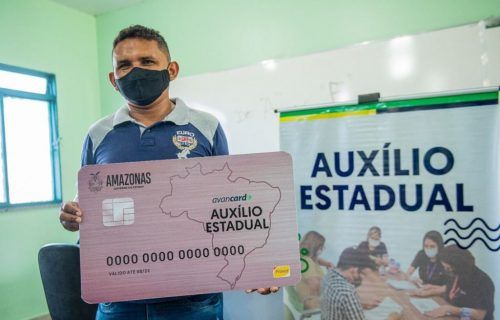 Mais de 1,3 mil artistas do AM recebem cartões do Auxílio Estadual