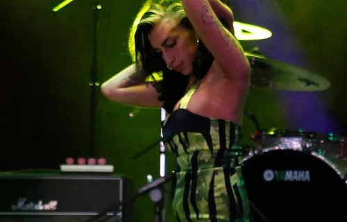 Vestido usado por Amy Winehouse em sua última apresentação será leiloado