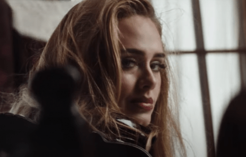 Adele volta à música com novo single "Easy On Me"