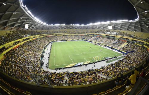 Impulsionado por 12.528 torcedores, Brasil goleia o Uruguai