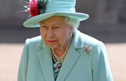 Rainha Elizabeth II passa noite no hospital para "investigações preliminares"