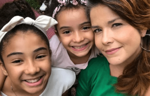 Samara Felippo presta queixa contra ataques racistas que filhas receberam