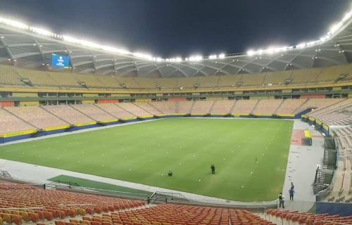 Teste de iluminação na Arena da Amazônia para o jogo entre Brasil e Uruguai