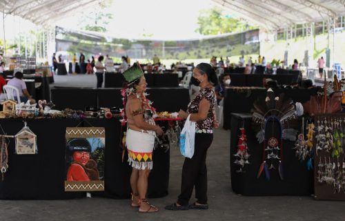 Feira de Economia Criativa estreia com sucesso no Povos da Amazônia