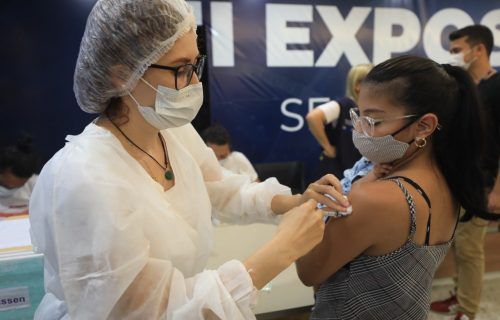 Primeiro dia de ação de vacinação em shoppings alcança quase 4 mil pessoas