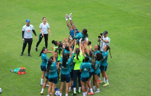 Segundo treino da Seleção Feminina de Futebol em Manaus é marcado por despedida de Formiga