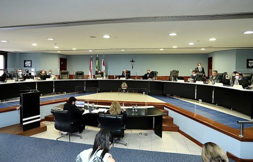 TCE-AM julga contas irregulares e multa ex-gestor do Implurb