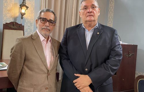 Aristóteles Alencar assume presidência da Academia Amazonense de Letras