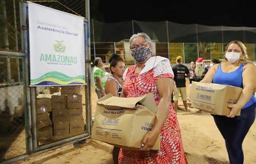 Mais de 500 famílias são beneficiadas com cestas básicas no Natal Solidário