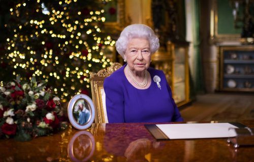 Rainha Elizabeth cancela almoço pré-natalino devido a disparada da Covid