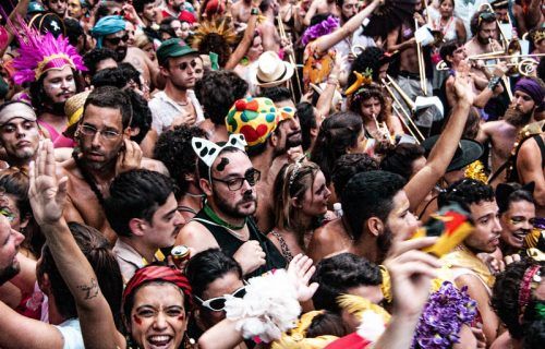 Carnaval 2022: 44% dos brasileiros vão descansar no feriadão
