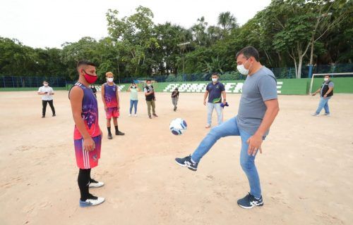Manaus recebe mais dois campos de futebol revitalização