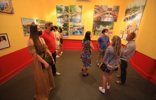 Mostra na Casa das Artes faz registro histórico da cheia recorde do Rio Negro