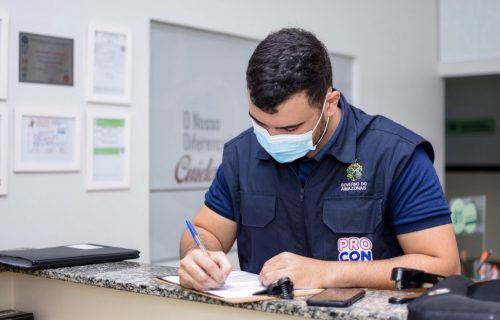 Procon-AM autua estabelecimentos por irregularidades em testes de Covid-19