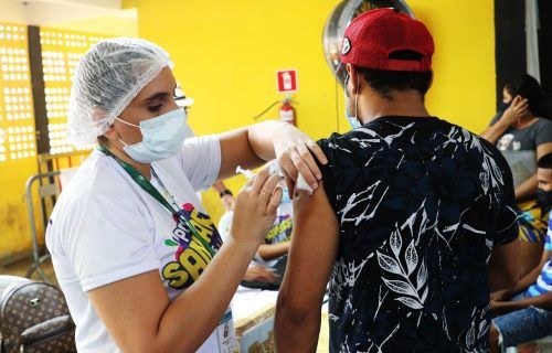 Aplicação diária da vacina contra Covid-19 aumentou em 50%