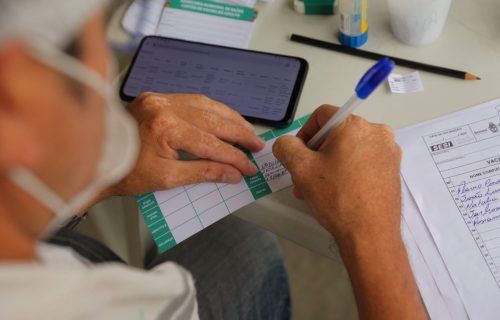 ‘Pra Sambar Tem que Vacinar’ acontece neste sábado (5) em oito escolas de samba da capital