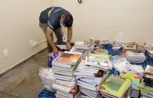 Coleta de livros usados segue de segunda a sexta-feira no parque ‘Lagoa do Japiim’