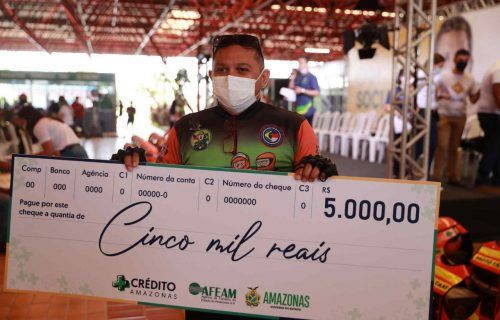 Mototaxistas recebem crédito de até R$ 5 mil por meio de programa de financiamento