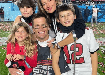 Tom Brady desiste de aposentadoria e volta à NFL