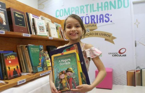 Ação literária da Imprensa Oficial distribui mais de 1.300 livros na Capital