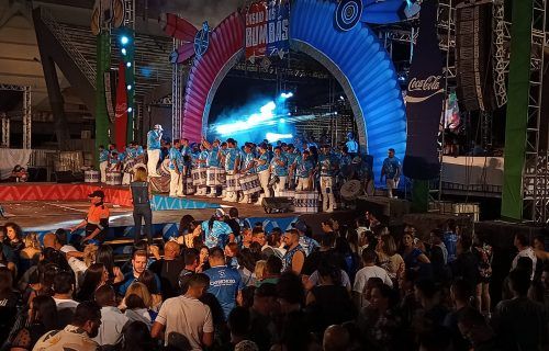Fim de semana azulado no Sambódromo: exaltação da luta dos povos indígenas e emoção marcam a festa do Boi Caprichoso