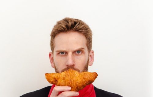 Humorista francês se apresenta pela primeira vez em Manaus