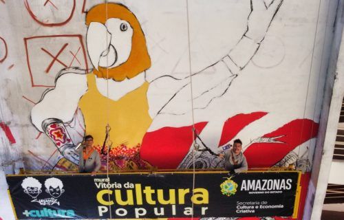 Obra de arte gigante transforma fachada do Bumbódromo de Parintins
