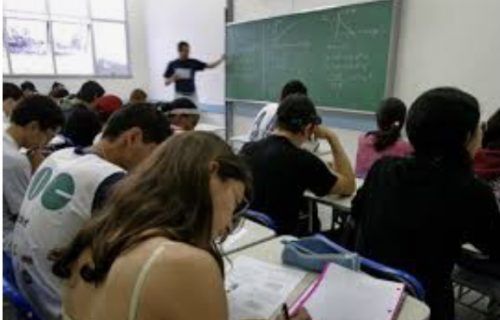 Suspensa votação da PEC da mensalidade em universidade pública