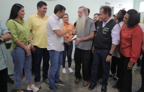 Governo firma convênio para reabertura do Hospital Padre Colombo em Parintins
