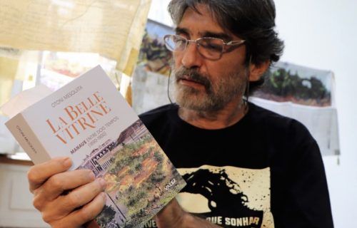 Otoni Mesquita ensina técnicas de gravuras em oficina no Palacete Provincial