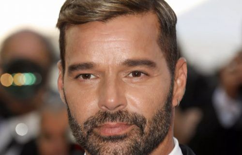 Sobrinho acusa Ricky Martin de incesto e agressão, diz jornal