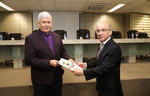 TCE-AM entrega à Justiça Eleitoral lista com nomes de gestores que tiveram contas reprovadas