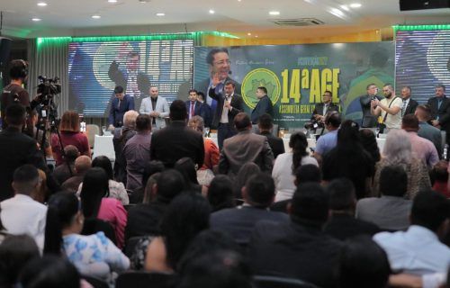 Wilson Lima faz encontro com 1,6 mil pessoas na Assembleia de Deus