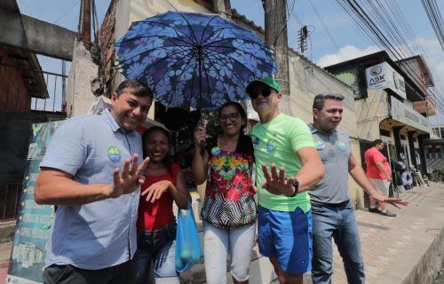 Wilson Lima recebe apoio de moradores e comerciantes do Mauazinho, durante caminhada