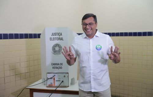 "A gente confia na decisão do povo", diz Wilson Lima ao votar neste domingo