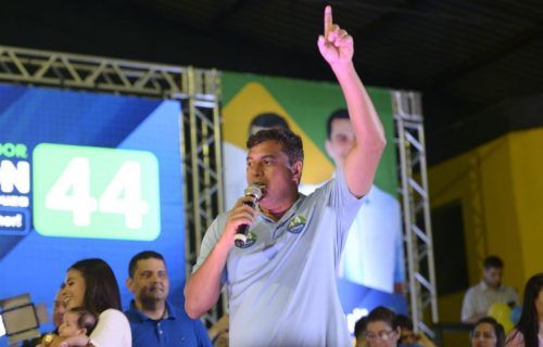 Líder em todas as pesquisas, governador Wilson vota pela manhã em Manaus