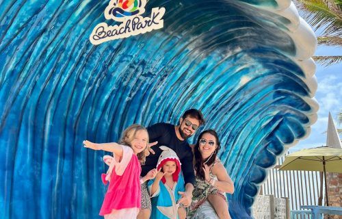 Mari Bridi e Rafael Cardoso celebram aniversário da filha no  Beach Park