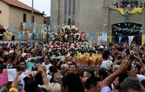 Procissão de Nossa Senhora Aparecida volta a ser realizada em Manaus