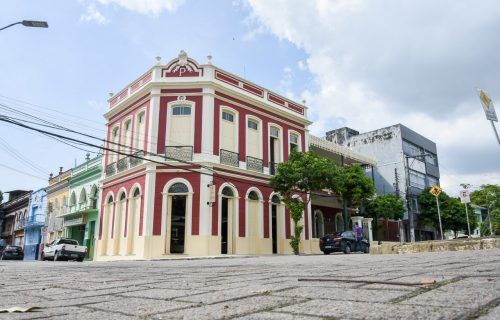 Duas bibliotecas para conhecer em Manaus