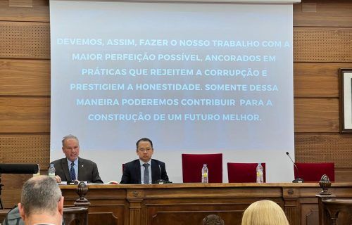 Coordenador da ECP palestra no Seminário Iberoamericano