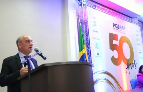 Presidente do TCE-AM palestra em seminário da PGE-AM