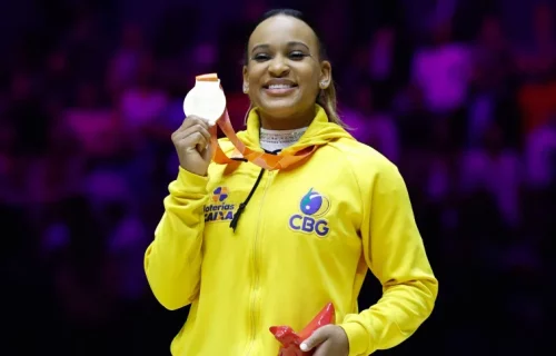 Rebeca Andrade é ouro no Mundial de Ginástica