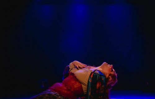 Teatro Gebes Medeiros recebe temporada do espetáculo ‘Cabaré Chinelo’