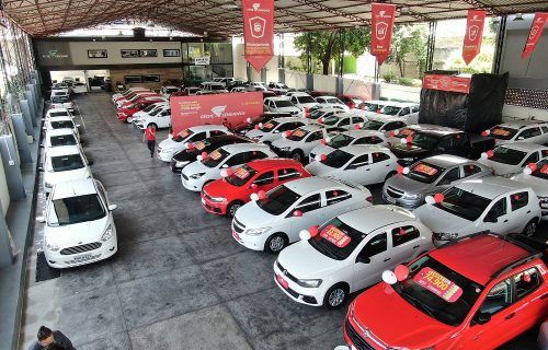 Vale a pena comprar um carro seminovo de locadora?